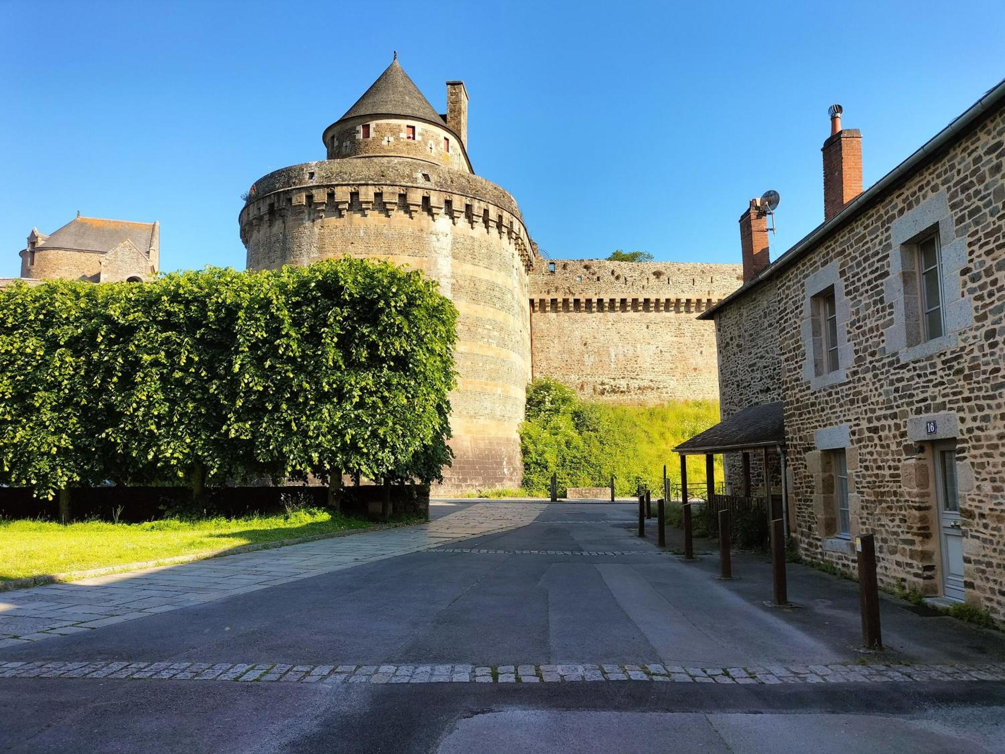 L'Escapade Medievale Fougeres Luaran gambar